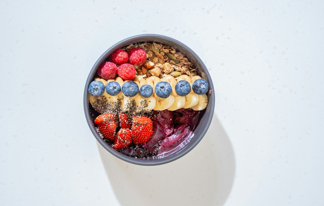 How to Make a Nourishing Berry Smoothie Bowl